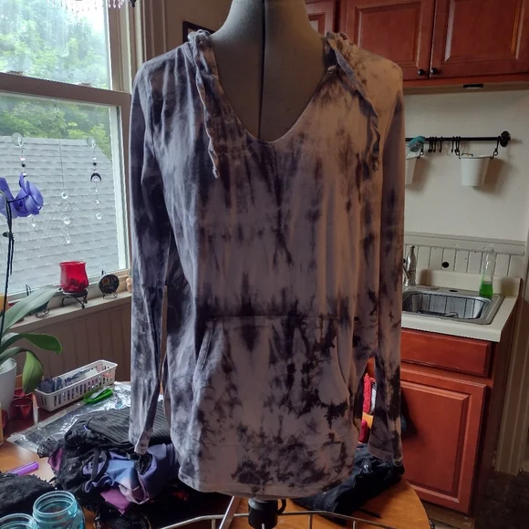 Tie dye pull over hooded long sleeve T-shirt - Picture 1 of 3